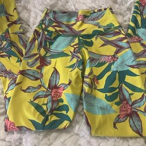 Legging size small yellow with flowers